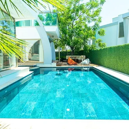 Capella - Private Pool Apartment