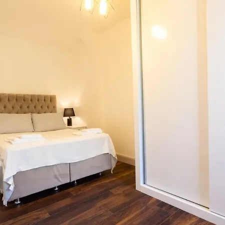Capella - Private Pool Apartment Konacik
